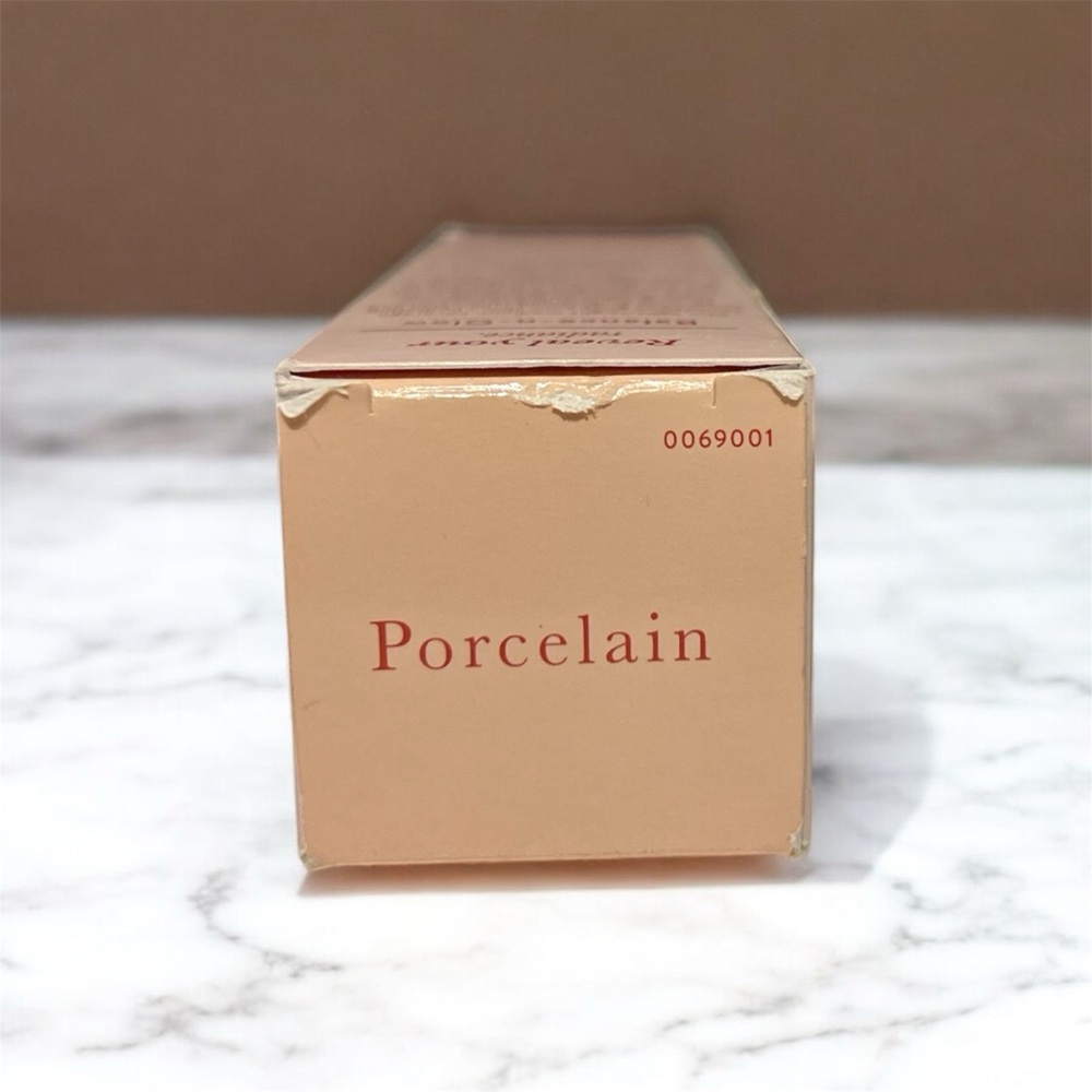 π Laura Geller Balanced & Glow Hydrating Foundation | Porcelain - Picture 2 of 2